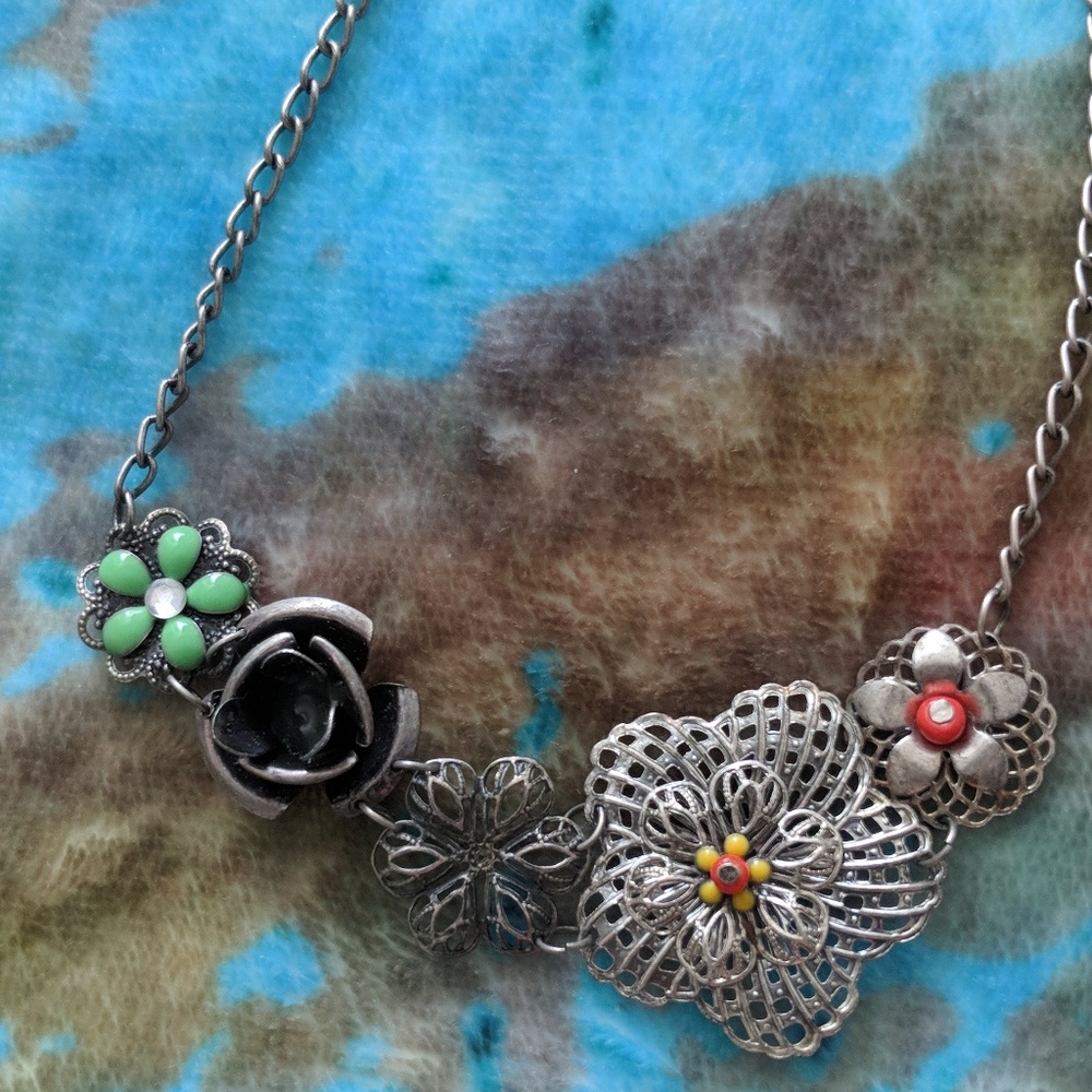 Floral necklace